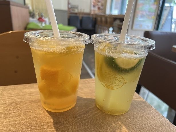 同時期に登場する「フローズンマンゴーレモネードソーダ」(左)と「フローズンライム＆ジンジャーレモネードソーダ」と一緒に楽しもう