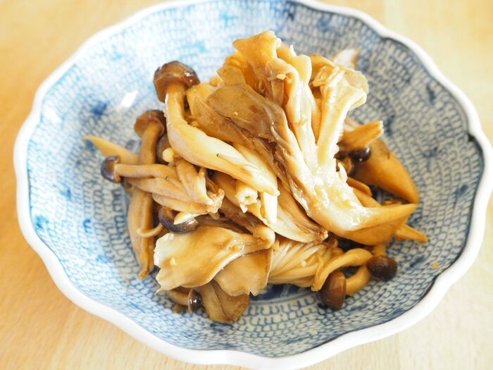 きのこは“焼いて漬ける”が大正解！3種ミックスで〈おいしさ爆発♡〉ご飯が止まらない沼レシピ登場