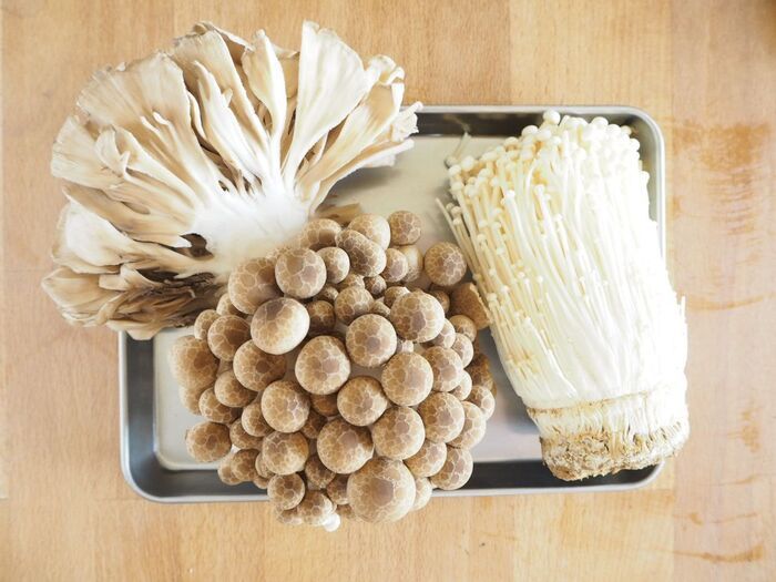 きのこは“焼いて漬ける”が大正解！3種ミックスで〈おいしさ爆発♡〉ご飯が止まらない沼レシピ登場