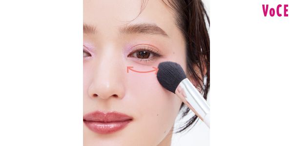 左右にすべらせてつなげ、つぶれたハート形に