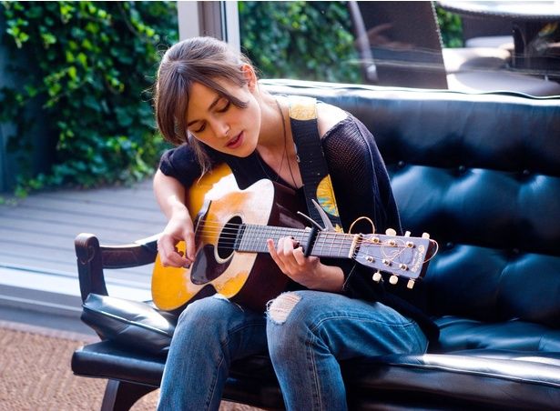 キーラ・ナイトレイがシンガーソングライターを演じた『はじまりのうた』 [c]Everett Collection/AFLO