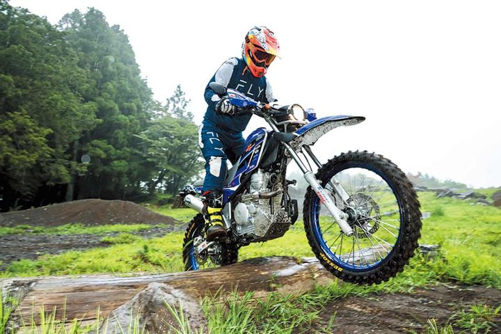 自身もセロー250オーナーの本誌岸澤は「インナーカートリッジTRICとリアサスのTGRによって、トレールバイクが元気だった頃のスポーツ性能を感じました。DELTAマフラーの老け上がりもよくバックトルクを感じさせないので軽快感を与えてくれるし、車格の大きさから大柄な男性にも似合います」と評価