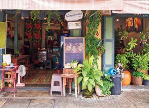 バンコク〈パッタイ・クラトン・トン・バイ・アマ〉外観