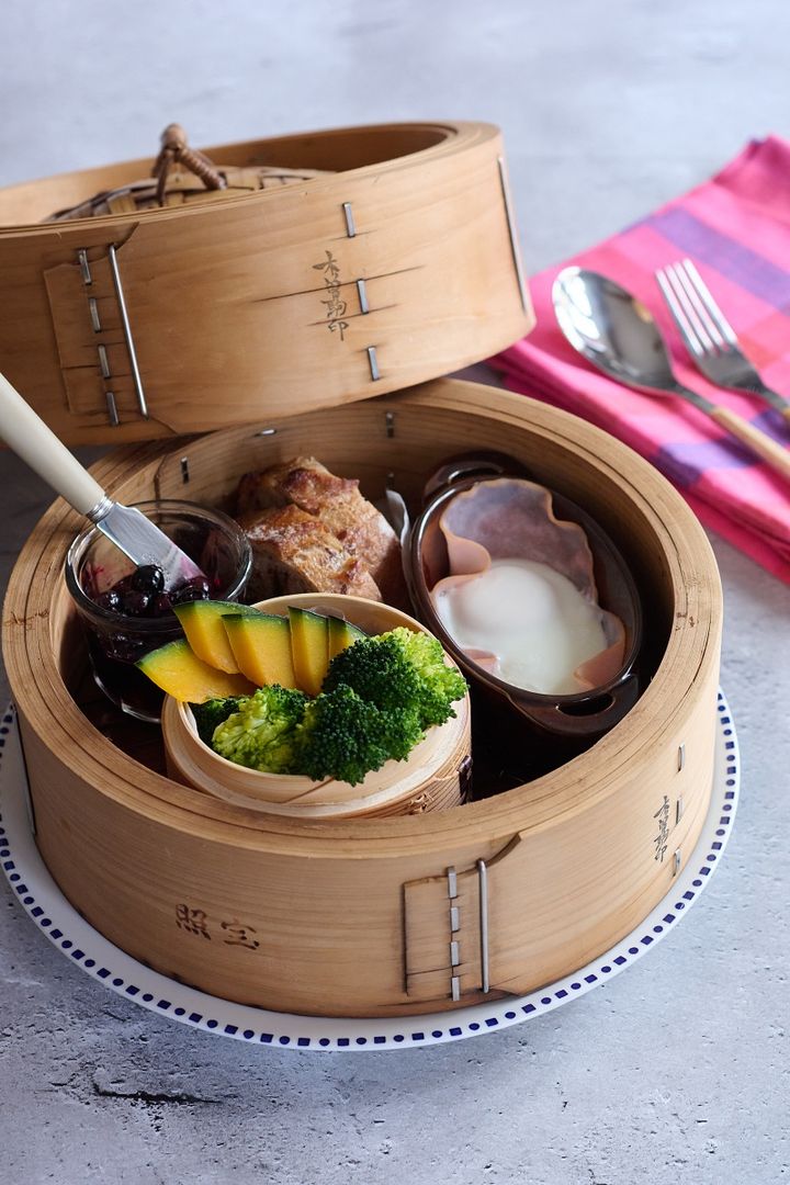 ハムエッグと蒸し野菜の羊風朝ごはん