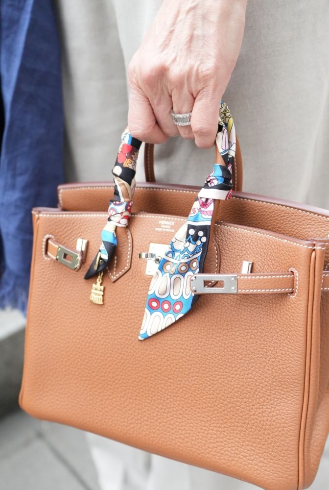 ツイリーは春らしく華やかな柄をセレクト