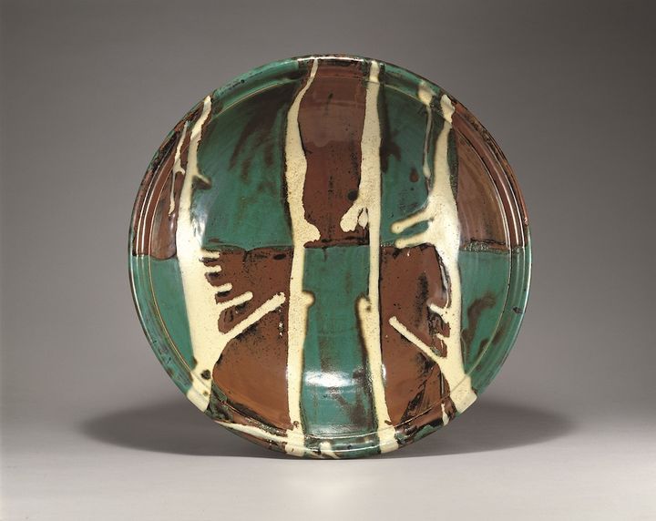 濱田庄司《青柿掛分白流掛大鉢》 1960-70年代 アサヒグループ大山崎山荘美術館蔵