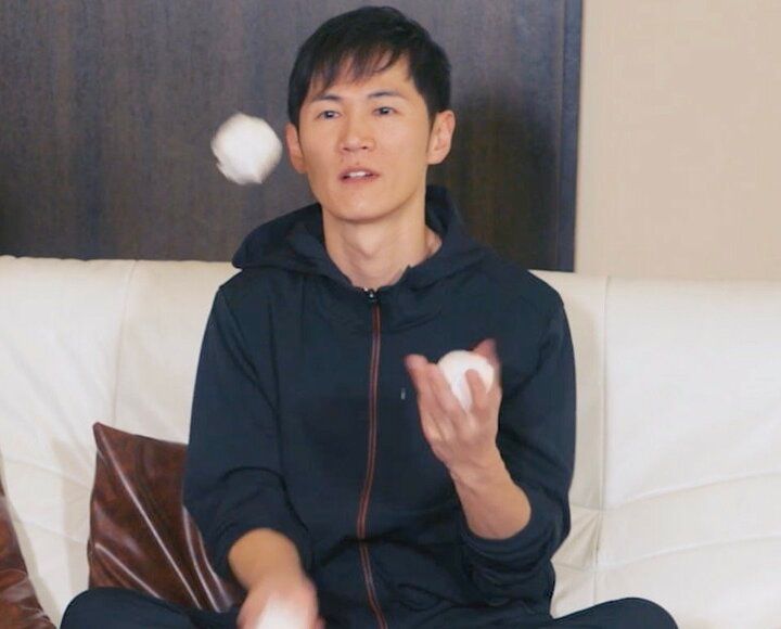 石丸伸二、大学時代に大道芸人を目指した過去