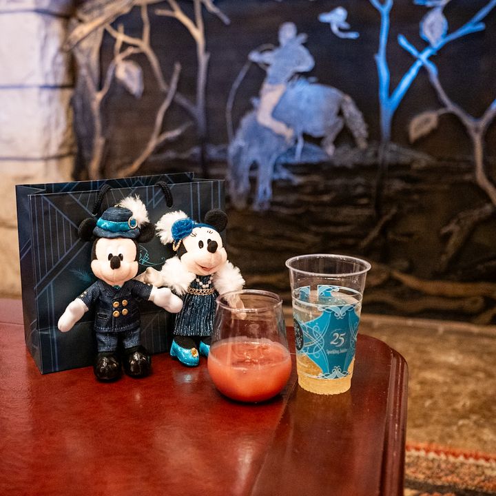 テディ・ルーズヴェルト・ラウンジ ドリンク（フリー・リフィル）暖炉