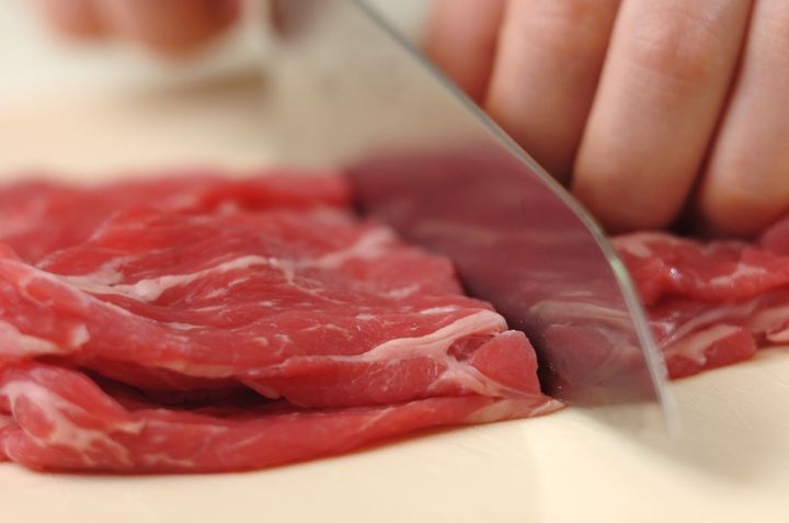 牛しゃぶのおかずサラダ玉ネギドレッシングの下準備1