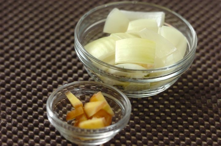 牛しゃぶのおかずサラダ玉ネギドレッシングの下準備3