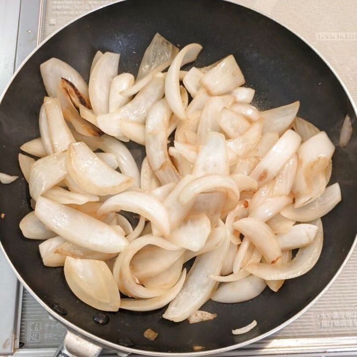 新玉ねぎが、柔らかく少し茶色になったら…