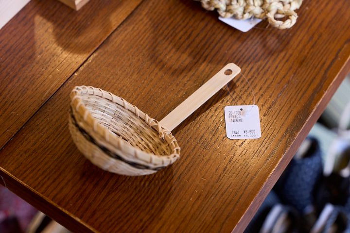 「真竹味噌こし 日本製（栃木県）」など、すべての値札に生産地が書かれている