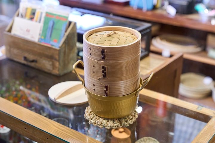 ふるさと鍋にせいろを重ねて使う様子