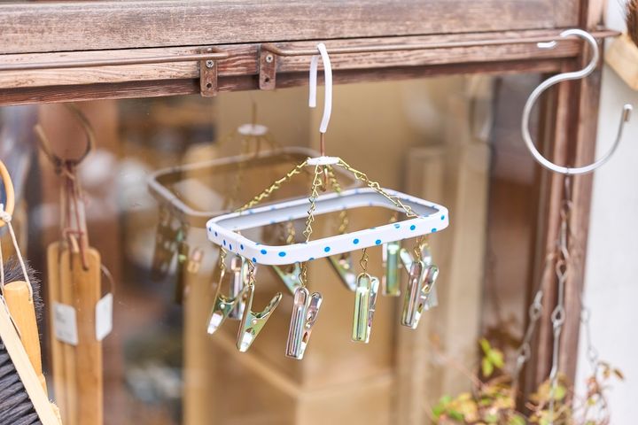 「水玉ピンチハンガー 角ミニ」1210円