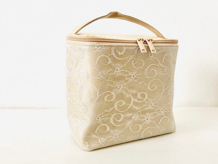 【50代・60代】これは贅沢♡ブランド級バニティポーチを〈付録〉でゲット。いつもの美容タイムが優雅に