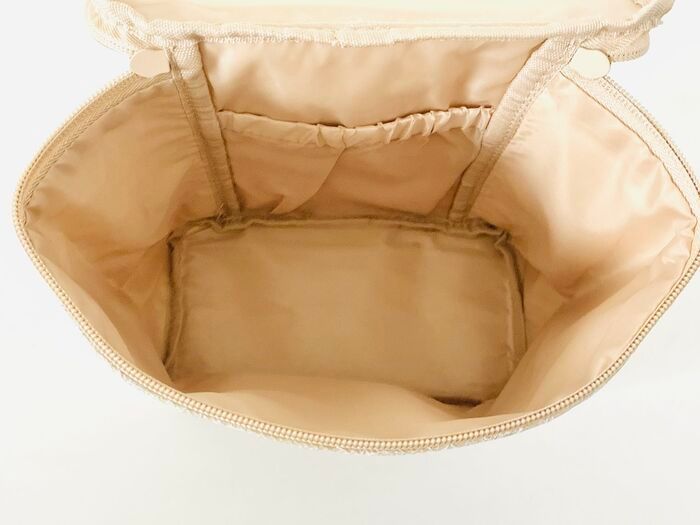 【50代・60代】これは贅沢♡ブランド級バニティポーチを〈付録〉でゲット。いつもの美容タイムが優雅に