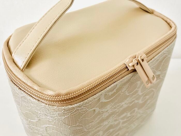 【50代・60代】これは贅沢♡ブランド級バニティポーチを〈付録〉でゲット。いつもの美容タイムが優雅に