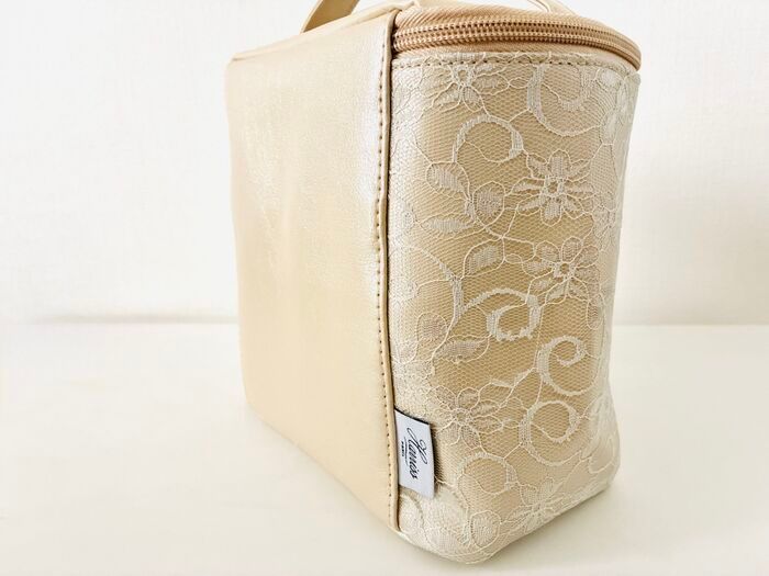 【50代・60代】これは贅沢♡ブランド級バニティポーチを〈付録〉でゲット。いつもの美容タイムが優雅に