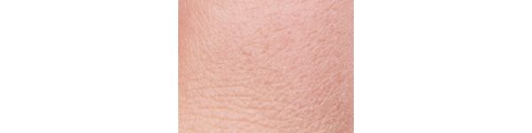 ブライトピーチパールで光でも毛穴をカバー！