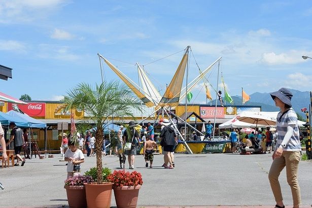 子どもが楽しく遊べる「Hakuba47マウンテンスポーツパーク」の「バンジートランポリン」 画像提供：HAKUBA47