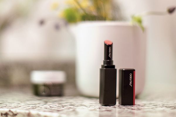 銀粉蝶さんの意識を変えた口紅は、「資生堂 ビジョナリージェルリップスティック スリーピング ドラゴン」。