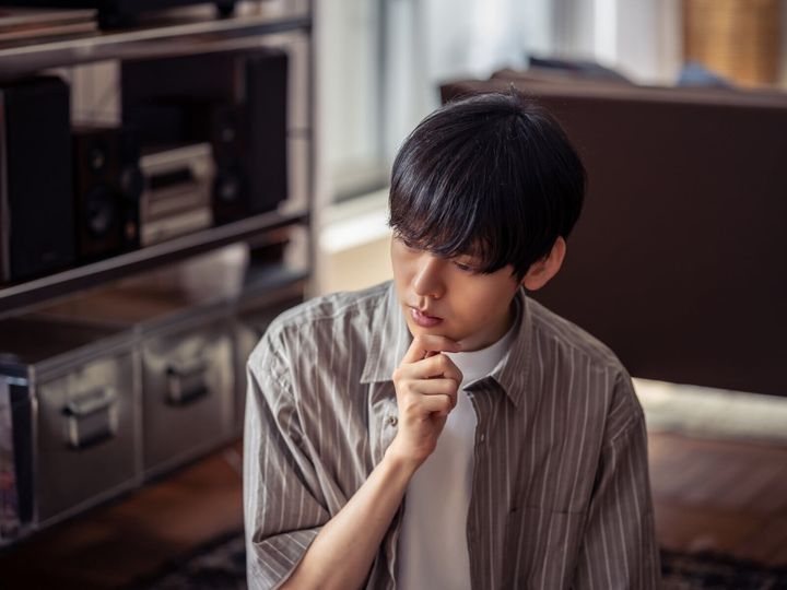 勤務先へのアクセスの良さを活用しつつ、高齢になった親の身の回りの世話や見守りを優先して、愛着のある実家で暮らす道を選ぶ人もいます。今回は、茨城県筑西市在住・35歳男性のエピソードを紹介します。