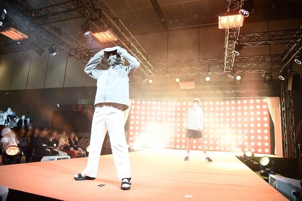 真夏の灼熱環境をイメージしたファッションショー 撮影：ソムタム田井