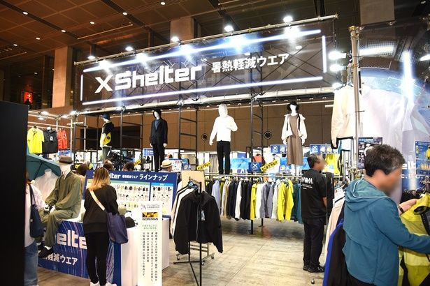 「XShelter」素材を使用した商品の展示ブース 撮影：ソムタム田井