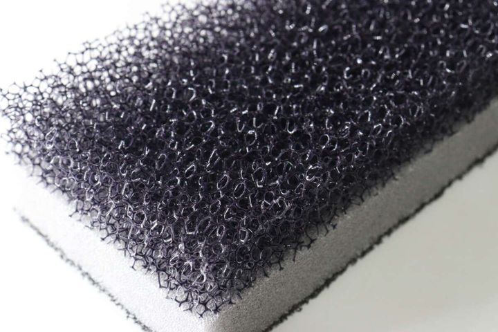 ダイソーのオールウレタン3層スポンジのアップ