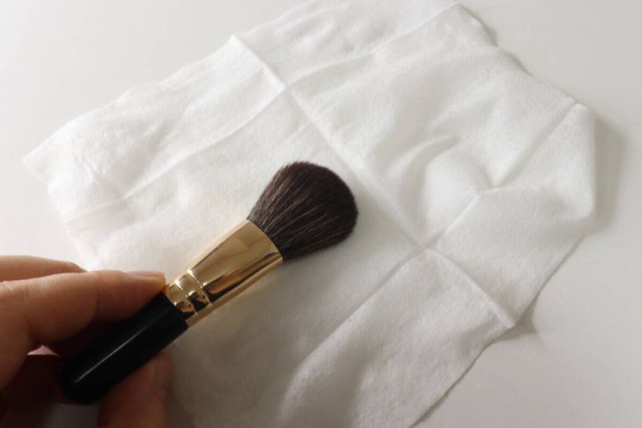 ダイソー ＆．メイクブラシクリーナーシート（30枚） 使用例