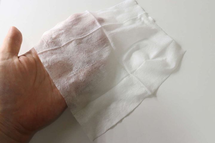 ダイソー ＆．メイクブラシクリーナーシート（30枚） サイズ感