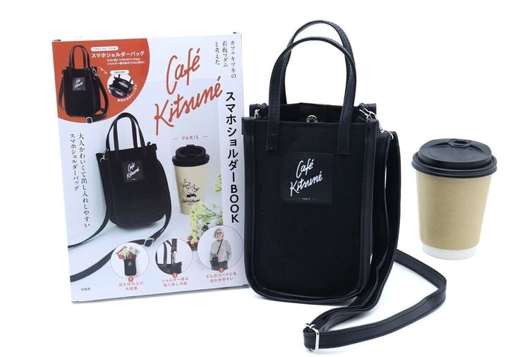 Café Kitsunéのスマホショルダーと雑誌・コーヒーカップの集合写真