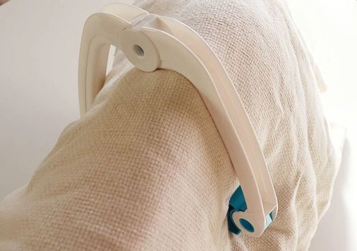 ダイソーのがっちりふとんばさみを使って布団を干した状態