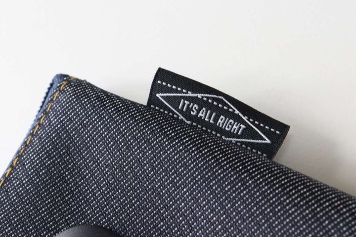 ダイソーのウェットティッシュも持ち運べるメイクポーチのタグ