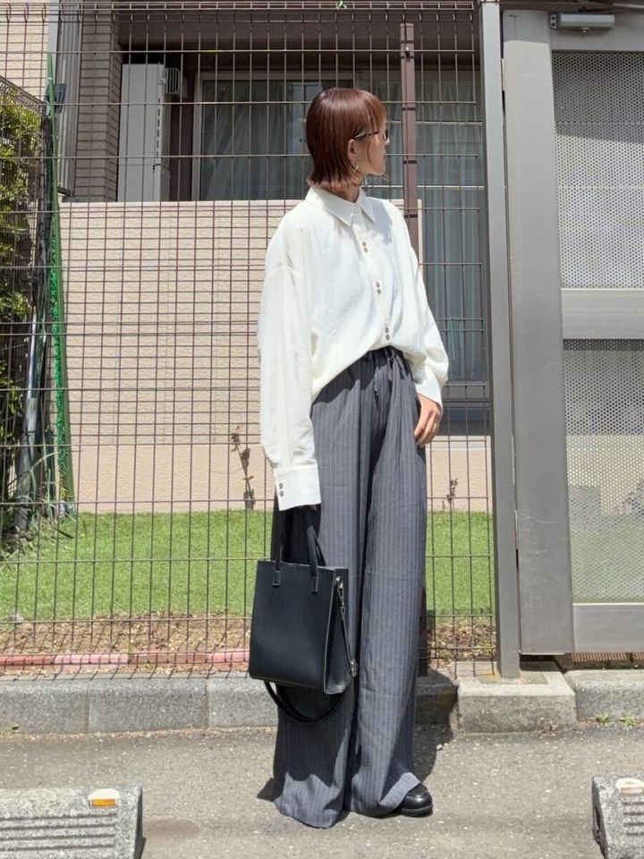 2026春大人女性おすすめグレーストライプイージーワイドパンツコーデ
