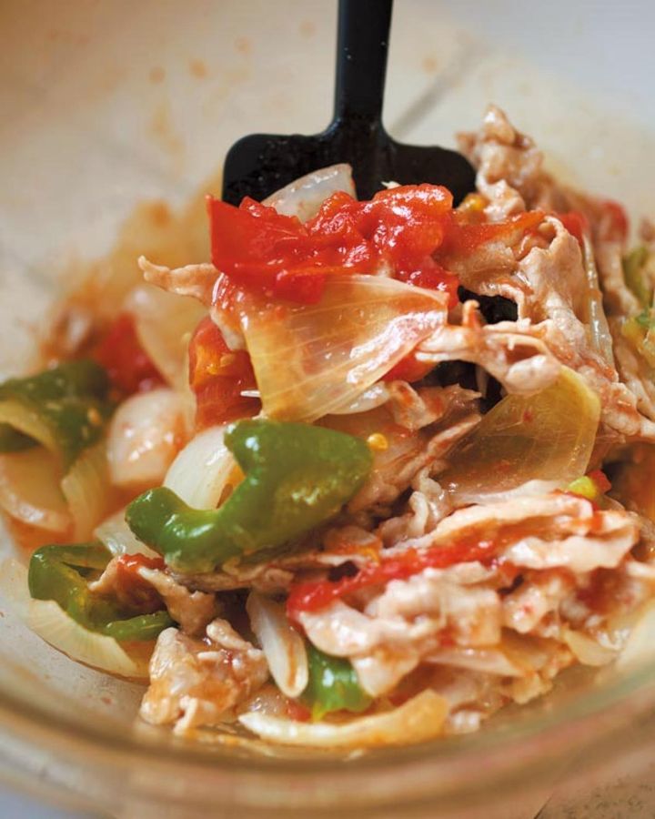 （c）レンチン後は、混ぜながらとろみをつける。