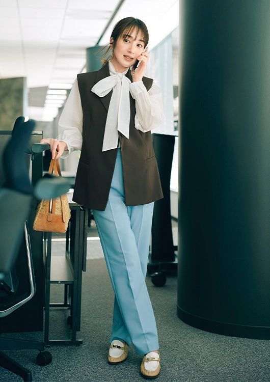 パンツ×ボウタイブラウス