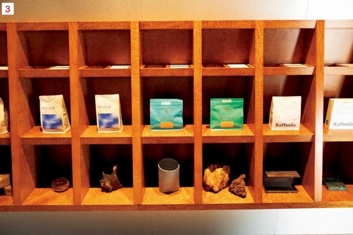 2･3.ヨーロッパを中心に豆は20種類以上揃えており買うこともできる。アワードで優勝経験がありコーヒーマニアも納得のラインナップ。