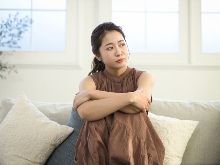 アクセスの良さや固定費の抑制といったメリットだけでなく、親の高齢化を意識し、そばで支える安心感を求めて実家暮らしを続ける人もいます。今回は、茨木市（大阪府）の35歳・事務職女性の体験談を紹介します。