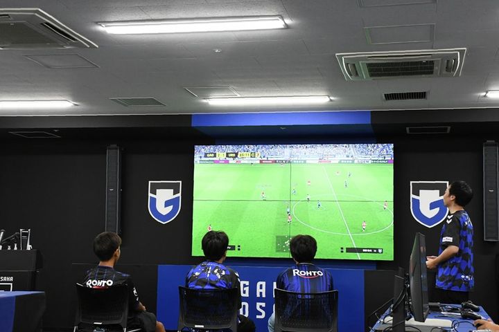 画像3: 『子どもたちの笑顔に』 hummel、ガンバ大阪とともに「手話シャツ」寄付で聴覚障がい者支援！