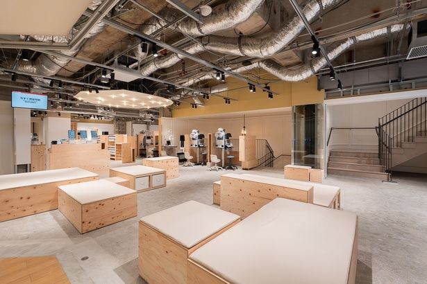 フロアの奥に視力測定を行うコーナーがある 【提供画像】photo : Kota Kitagawa