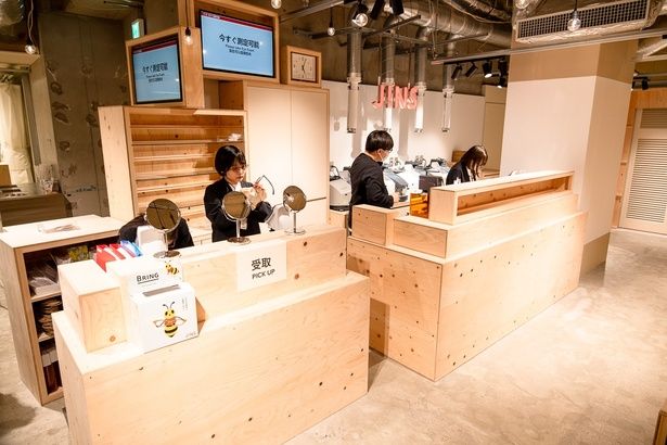 カウンターでピックアップすることも可能