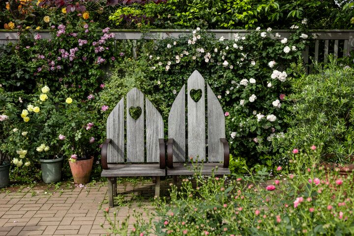 一年で最も心ときめく季節の到来♪満開のバラの香りに包まれる「横浜イングリッシュガーデン」
