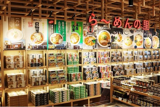 35種類以上の佐野らーめんが並ぶ「らーめんウォール」