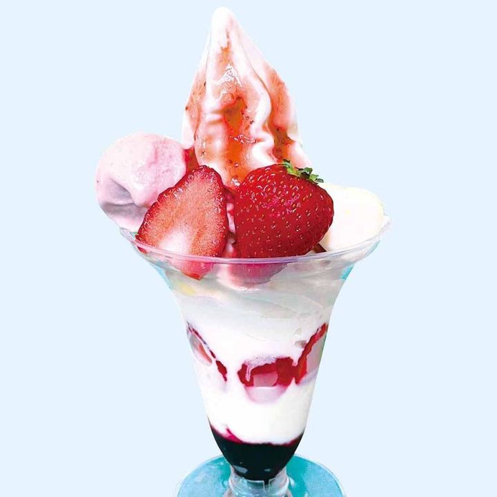 ［十勝清水］あすなろファーミング／放牧ミルクと苺のあすなろパフェ（１個）１，１８８円 実演 各日限定１００個