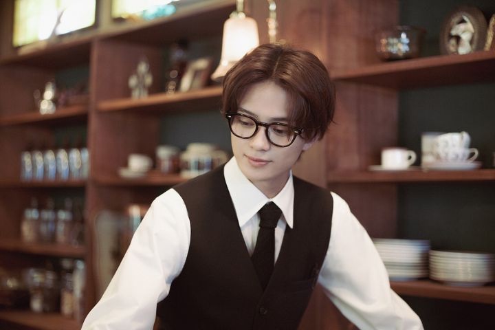 岩瀬洋志、“パフェ職人シモン”の存在感 杉咲花×多部未華子W主演“甘くて少しダーク”な占いミステリー