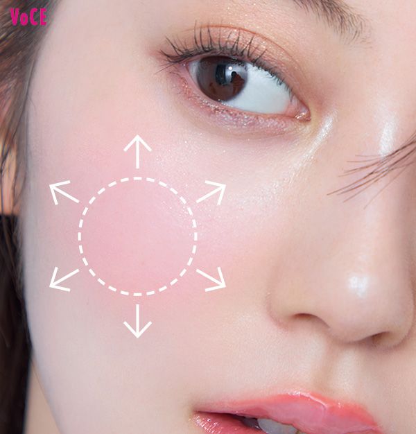 中央にのせ、指でじわじわと広げていく