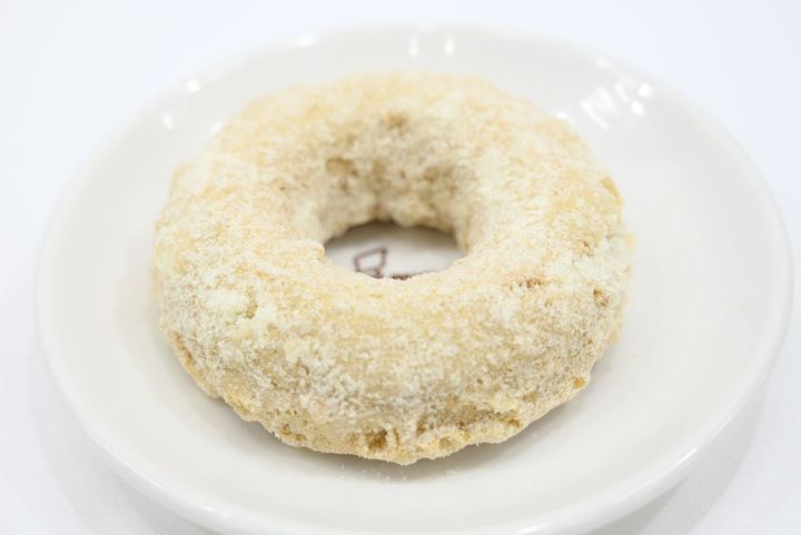 ミルク風味のシュガーが合わさった「サクぽふん ミルクシュガー」（テイクアウト248円、イートイン253円）