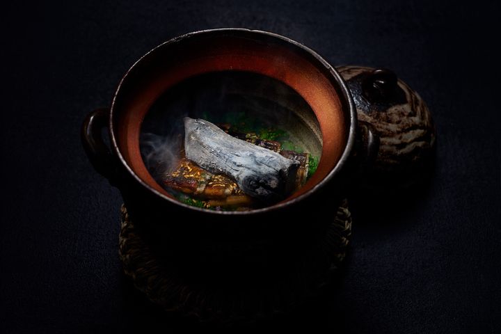 宮島といえば穴子。薪火で焚く穴子土鍋ご飯。