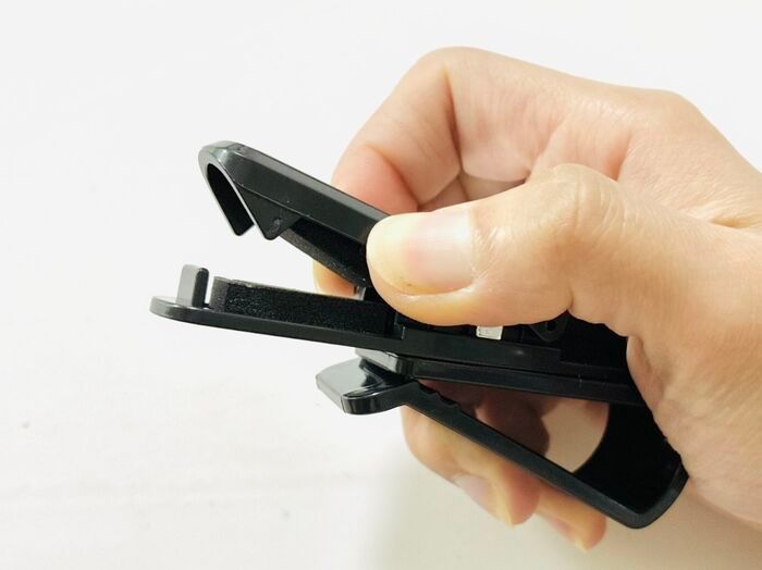 【セリア】車の中で大活躍する110円グッズ登場♡驚きのダブル仕様！？くるっと回転でコスパも抜群